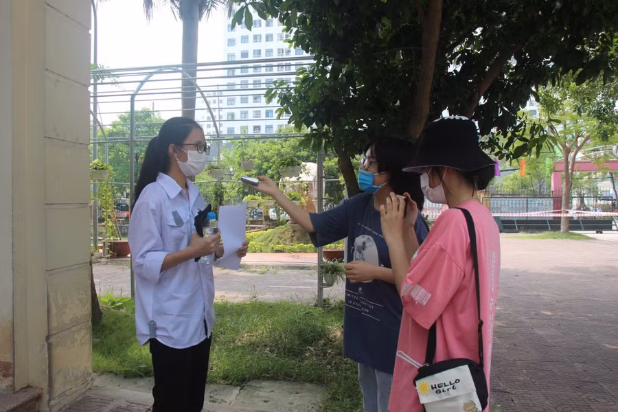 Thi sinh tại điểm thi Trường THPT Chuyên Bắc Giang.