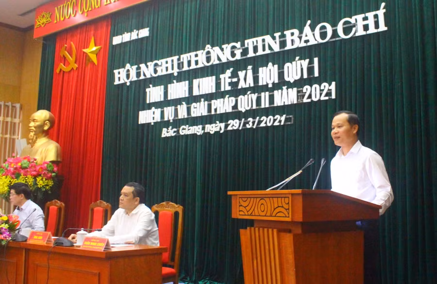 Phó Chủ tịch UBND tỉnh Bắc Giang Mai Sơn phát biểu tại Hội nghị.