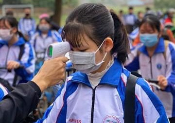 Học sinh có khẩu Hải Dương hân hoan trở lại trường sau thời gian nghỉ phòng dịch Covid-19.