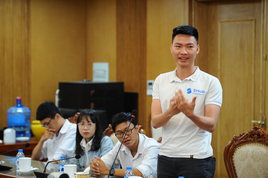 Nguyễn Đăng An và nhóm tác giả của công trình ShubClassroom Nguyễn Đăng An và nhóm tác giả của công trình ShubClassroom