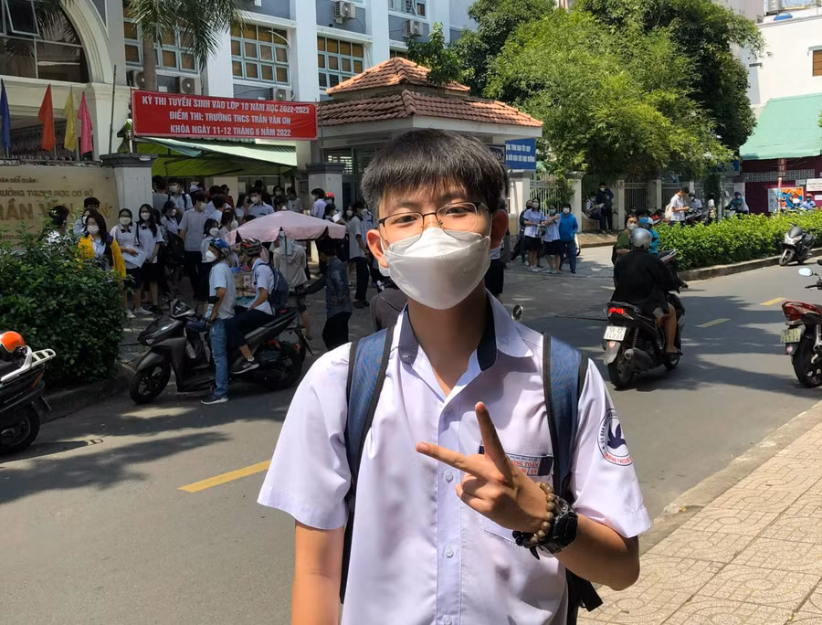 Em Nguyễn Trí Luân - học sinh Trường THCS Võ Trường Toản, hi vọng sẽ được điểm cao, vào đúng ngôi trường mà mình đã đặt nguyện vọng 1.