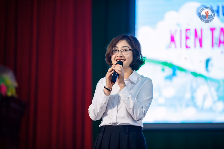 Nhà báo Lưu Thị Hường luôn trăn trở với giải pháp cho sự nghiệp phát triển giáo dục.