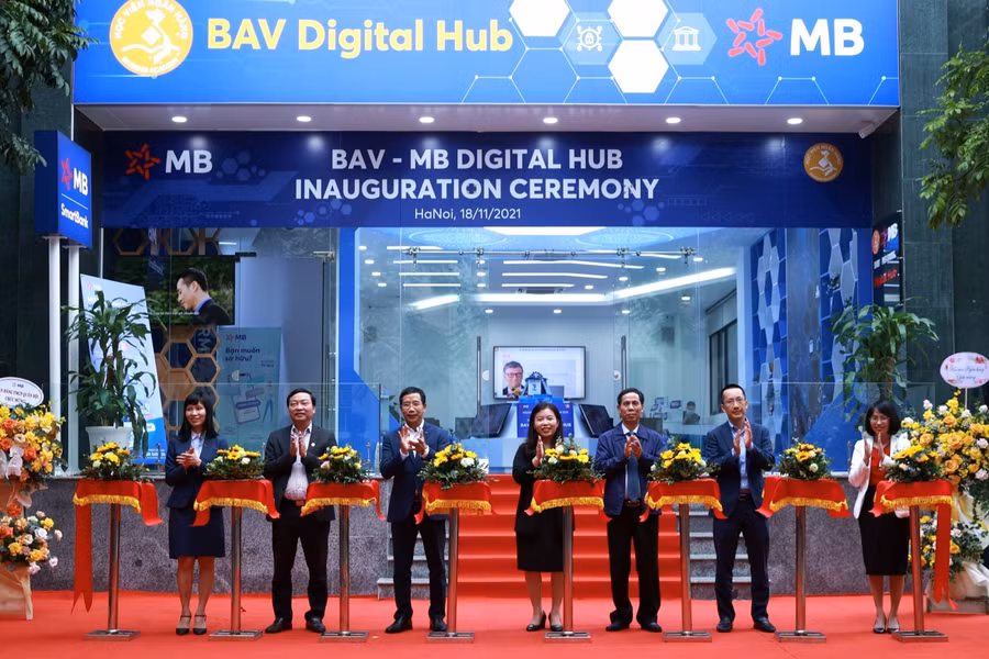 MB bàn giao dự án ‘Không gian trải nghiệm số’ BAV – MB Digital Hub cho Học viện Ngân hàng.