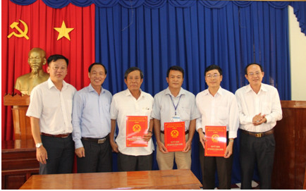 Văn phòng Sở nhận quyết định thành lập mới từ Ban Giám đốc Văn phòng Sở nhận quyết định thành lập mới từ Ban Giám đốc