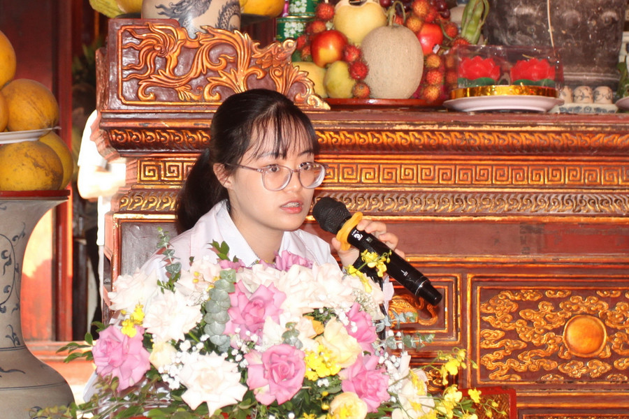 Em Hán Minh Ngọc- học sinh lớp 12 Hóa 1, Trường THPT chuyên Hà Nội Amsterdam thay mặt học sinh Hà Nội thể hiện quyết tâm trước kỳ thi. Em Hán Minh Ngọc- học sinh lớp 12 Hóa 1, Trường THPT chuyên Hà Nội Amsterdam thay mặt học sinh Hà Nội thể hiện quyết tâm trước kỳ thi.