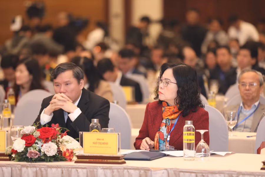 Thứ trưởng Bộ GD&amp;ĐT Ngô Thị Minh dự hội thảo.