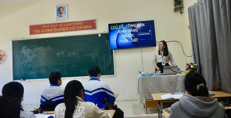 Tiết học của cô trò Trường THPT Đồng Đăng. Ảnh Ngô Chuyên.