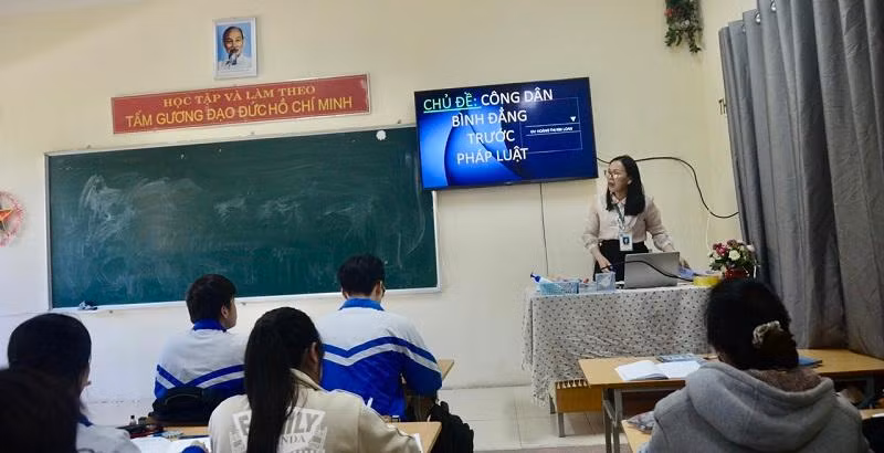 Tiết học của cô trò Trường THPT Đồng Đăng. Ảnh Ngô Chuyên.