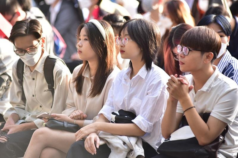 Tân sinh viên Trường ĐH Bách khoa Hà Nội tham dự lễ khai giảng. Tân sinh viên Trường ĐH Bách khoa Hà Nội tham dự lễ khai giảng.