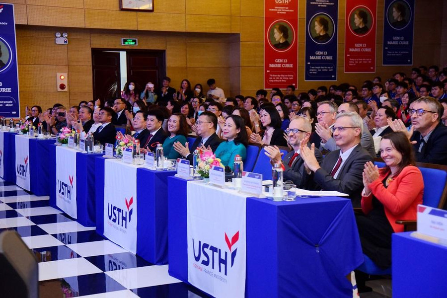 Quang cảnh buổi Lễ khai giảng. Quang cảnh buổi Lễ khai giảng.