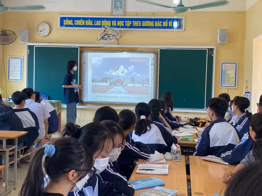 Một giờ học của học sinh Trường THPT Văn Giang, Hưng Yên. Ảnh NT.