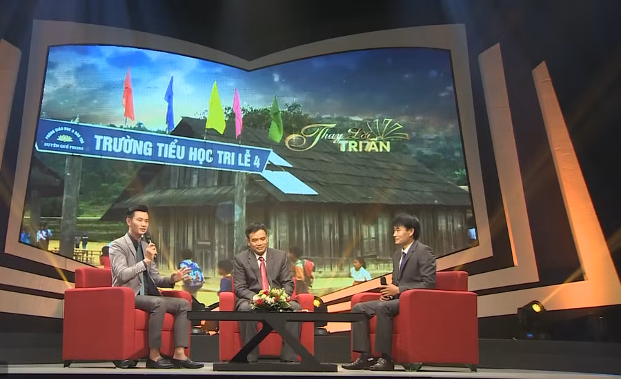 Các thầy giáo Trường Tiểu học Tri Lễ 4 giao lưu tại chương trình