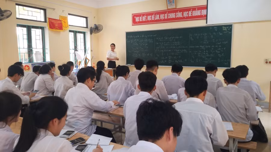 Một tiết học của học sinh lớp 12 Trường THPT Phúc Trạch (Hà Tĩnh).