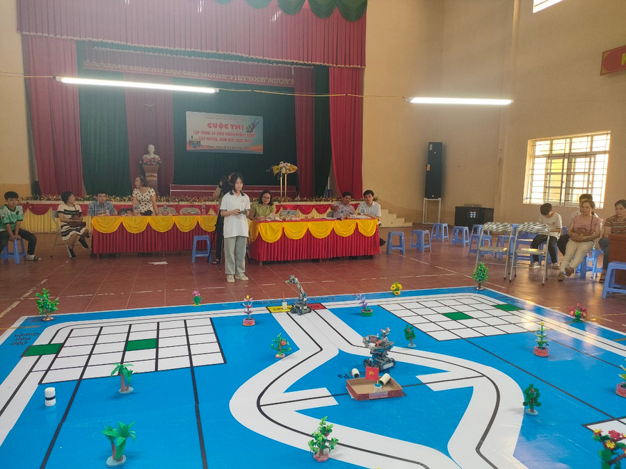 Em Hoàng Thị Phương Anh, học sinh lớp 8 trường TH&amp;THCS Tân Đoàn (huyện Văn Quan, tỉnh Lạng Sơn) nữ sinh duy nhất tham gia cuộc thi.