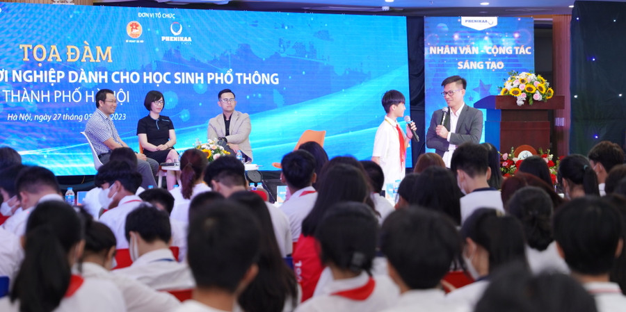 Quang cảnh buổi toạ đàm.