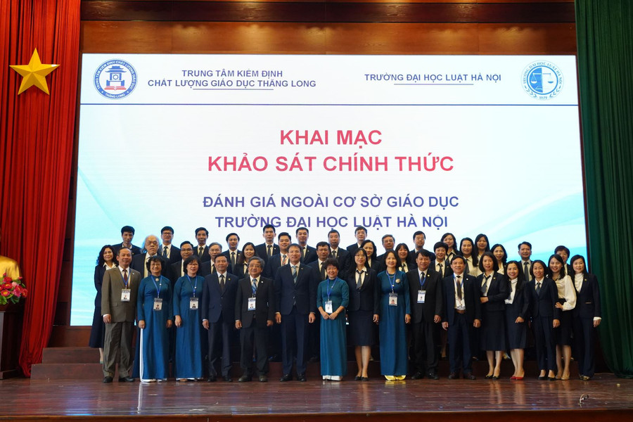 Đợt khảo sát đánh giá chính thức tại Trường ĐH Luật Hà Nội sẽ diễn ra trong 5 ngày, từ ngày 15/5/2023 đến ngày 20/5/2023. Đợt khảo sát đánh giá chính thức tại Trường ĐH Luật Hà Nội sẽ diễn ra trong 5 ngày, từ ngày 15/5/2023 đến ngày 20/5/2023.