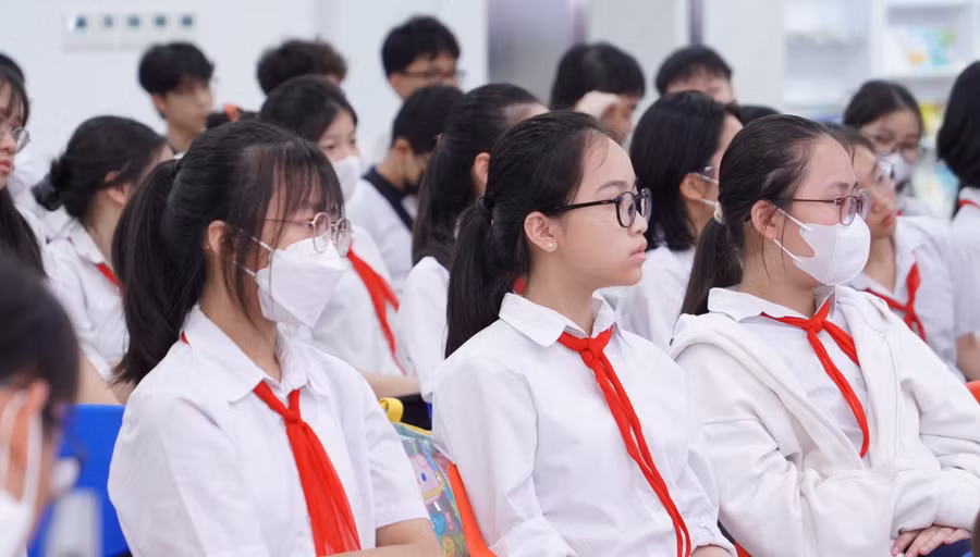 Học sinh tham dự buổi toạ đàm.