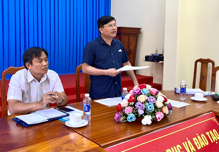 Ông Lê Như Xuyên – Phó Vụ trưởng Vụ giáo dục dân tộc, Bộ GD&ĐT phát biểu. Ảnh Ngô Chuyên. Ông Lê Như Xuyên – Phó Vụ trưởng Vụ giáo dục dân tộc, Bộ GD&ĐT phát biểu. Ảnh Ngô Chuyên.