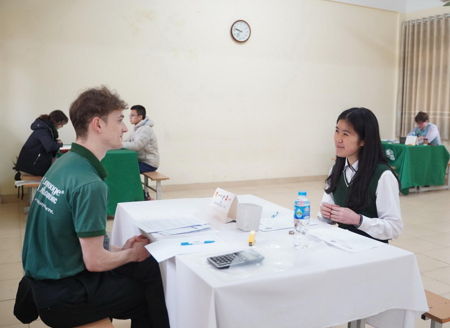 Thí sinh dự phần thi Nói.