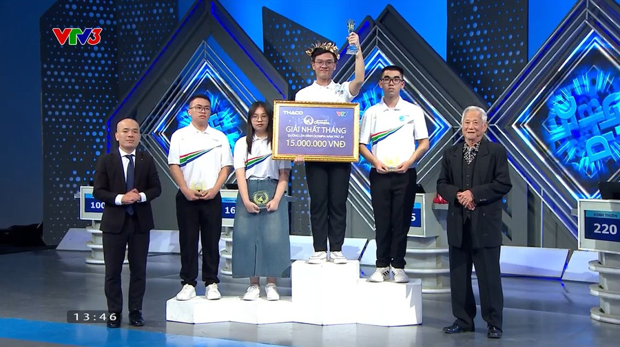 Đình Thiên giành vòng nguyệt quế cuộc thi tháng. Đình Thiên giành vòng nguyệt quế cuộc thi tháng.