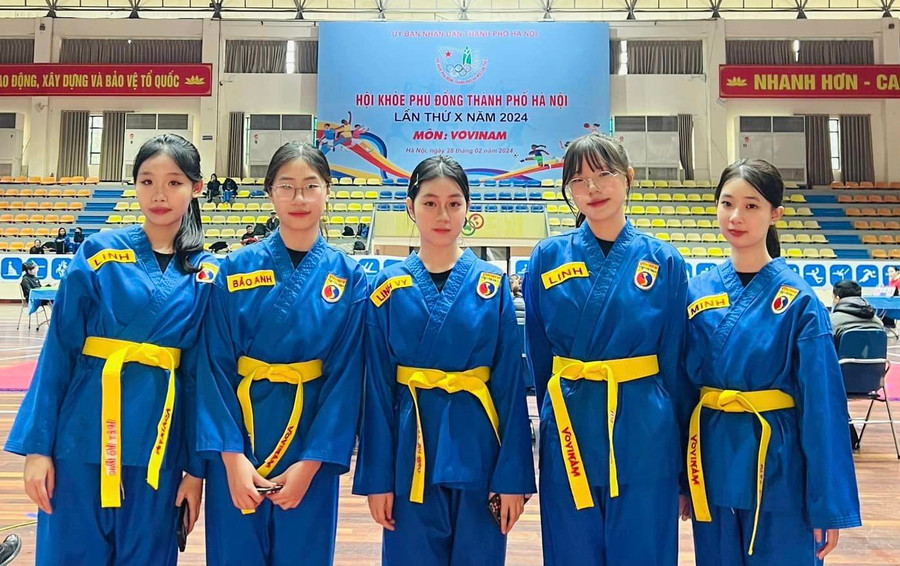 Nhiều nữ sinh tranh tài trong môn thi Vovinam Hội khỏe Phù Đổng thành phố Hà Nội. Nhiều nữ sinh tranh tài trong môn thi Vovinam Hội khỏe Phù Đổng thành phố Hà Nội.