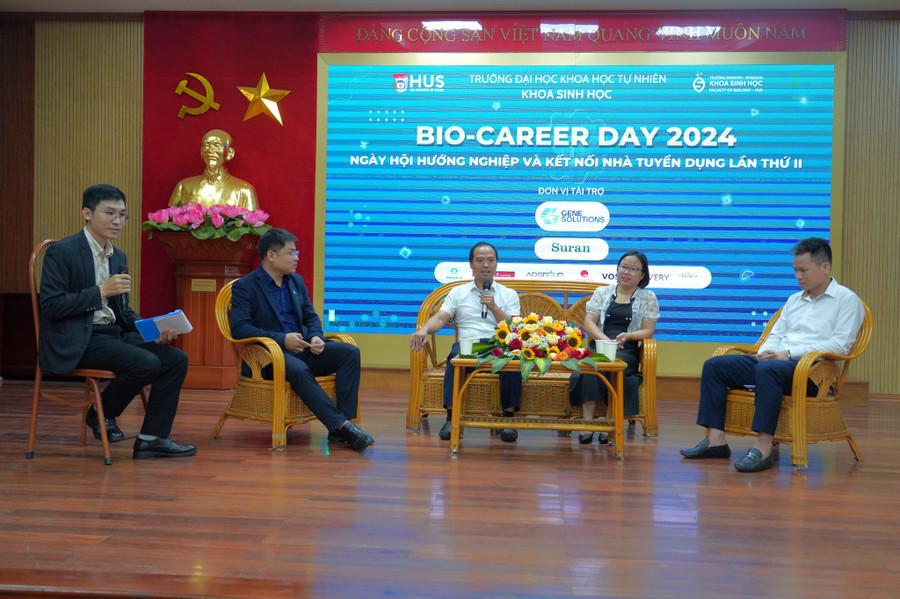 Theo các diễn giả chia sẻ cơ hội việc làm tại ngày hội. Theo các diễn giả chia sẻ cơ hội việc làm tại ngày hội.