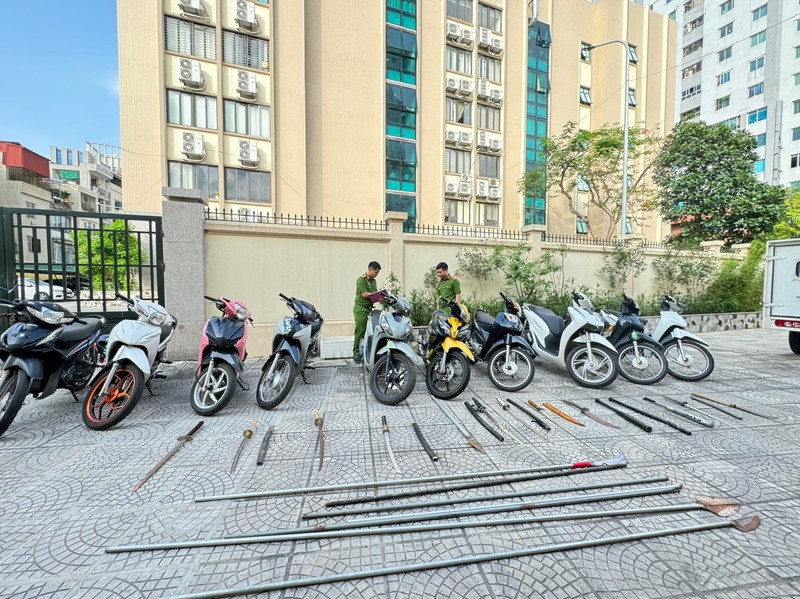 Các tang vật cơ quan công an thu giữ. Các tang vật cơ quan công an thu giữ.