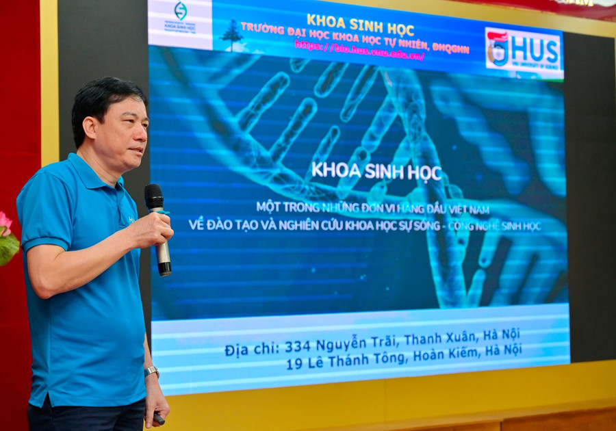 PGS.TS Nguyễn Văn Vịnh, Phó Trưởng Khoa Sinh học chia sẻ tại ngày hội. PGS.TS Nguyễn Văn Vịnh, Phó Trưởng Khoa Sinh học chia sẻ tại ngày hội.