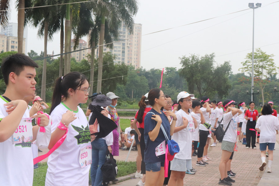 Vận động viên khởi động trước khi vào tranh tài. Vận động viên khởi động trước khi vào tranh tài.