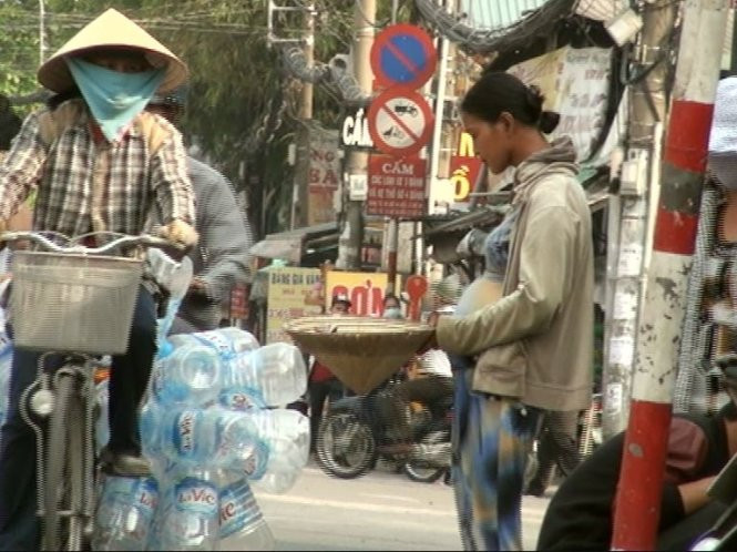 Ăn xin giả mang bầu lấy tiền chích ma túy