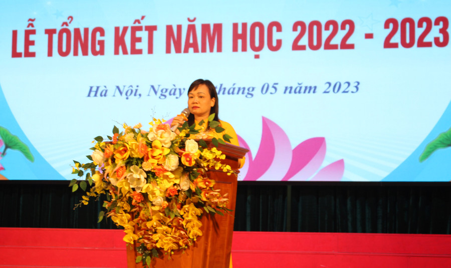 Cô Trần Thị Hải Yến, Phó Giám đốc Trung tâm GDNN-GDTX huyện Hoài Đức động viên học sinh khối 12 tập trung ôn thi tốt nghiệp. Cô Trần Thị Hải Yến, Phó Giám đốc Trung tâm GDNN-GDTX huyện Hoài Đức động viên học sinh khối 12 tập trung ôn thi tốt nghiệp.