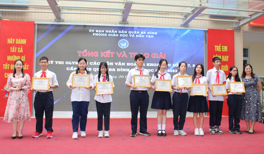 Kỳ thi Olympic các môn văn hóa và Khoa học cấp THCS quận Ba Đình có 82 học sinh đạt giải Nhất. Kỳ thi Olympic các môn văn hóa và Khoa học cấp THCS quận Ba Đình có 82 học sinh đạt giải Nhất.