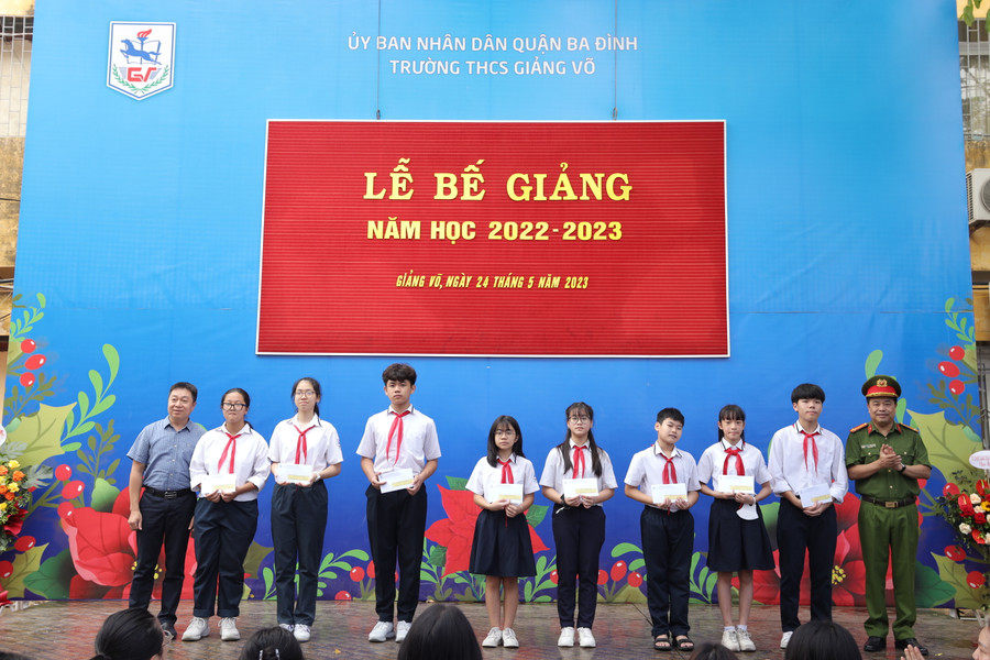 Nhiều học sinh được khen thưởng trong buổi lễ tổng kết năm học 2022 -2023. Nhiều học sinh được khen thưởng trong buổi lễ tổng kết năm học 2022 -2023.