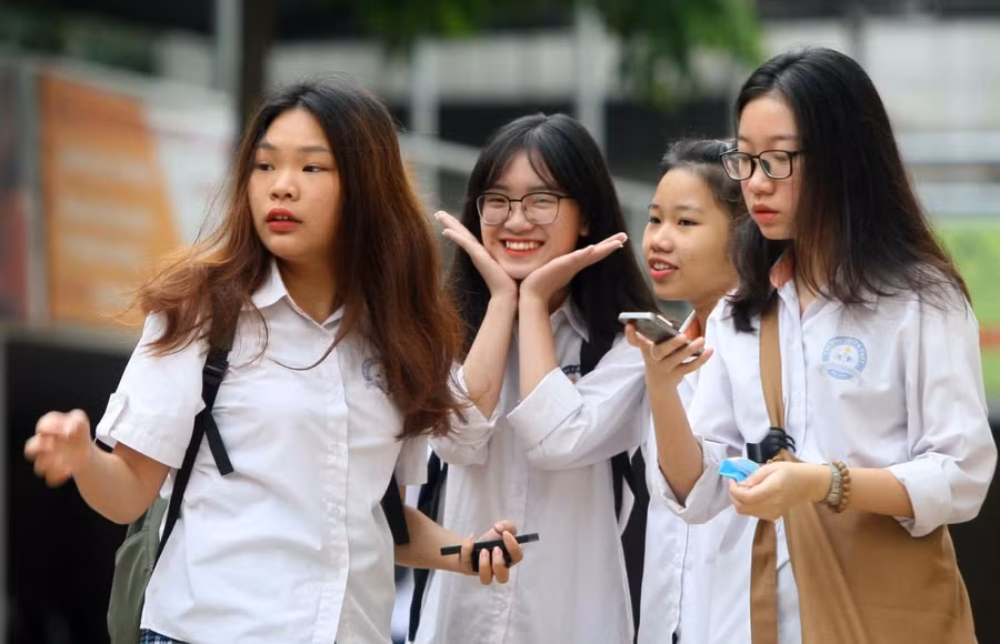 Tại sao điểm chuẩn vào trường THPT Thăng Long thấp kỉ lục?