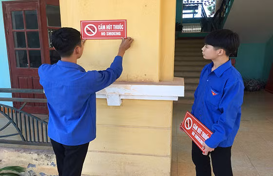 Trường học cấm hút thuốc lá.
