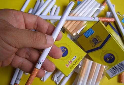 Cùng với việc cấm thuốc lá ở trường học, cần đẩy mạnh công tác tuyên truyền về tác hại của thuốc lá cho học sinh.