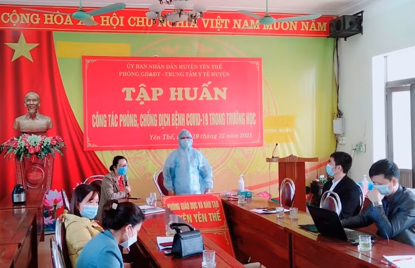 Triển khai tập huấn công tác phòng chống dịch bệnh tại trường học.