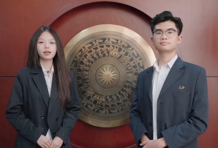 Nguyễn Vũ Gia Nguyên và Lê Đức Minh, học sinh Trường THPT Chu Văn An.