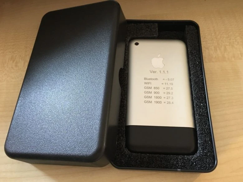 iPhone 2G cổ siêu hiếm được rao bán trên eBay