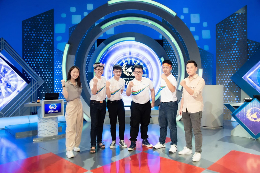 Các thí sinh dự thi. Các thí sinh dự thi.