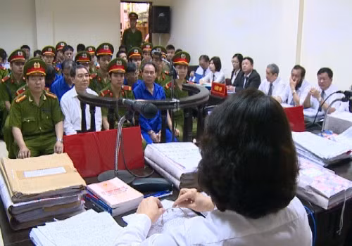 Các bị cáo tại toà. dung4-JPG-5826-1398408327.jpg