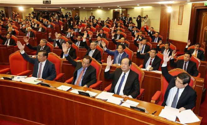 Các đại biểu thông qua chương trình Hội nghị.