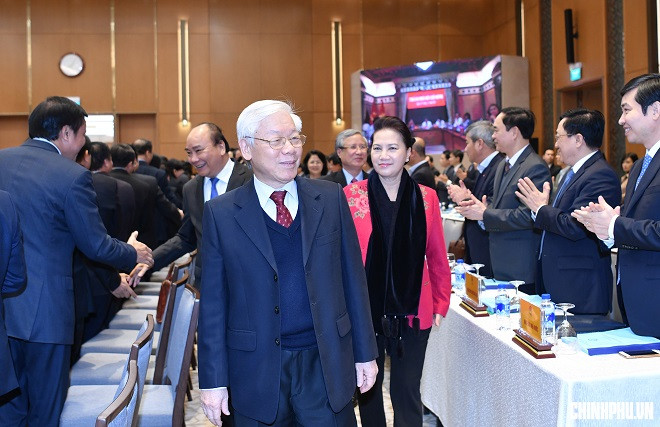 Tổng Bí thư, Chủ tịch nước Nguyễn Phú Trọng, Thủ tướng Nguyễn Xuân Phúc, Chủ tịch Quốc hội Nguyễn Thị Kim Ngân và nhiều đồng chí lãnh đạo Đảng, Nhà nước tới dự Hội nghị. Tổng Bí thư, Chủ tịch nước Nguyễn Phú Trọng, Thủ tướng Nguyễn Xuân Phúc, Chủ tịch Quốc hội Nguyễn Thị Kim Ngân và nhiều đồng chí lãnh đạo Đảng, Nhà nước tới dự Hội nghị.