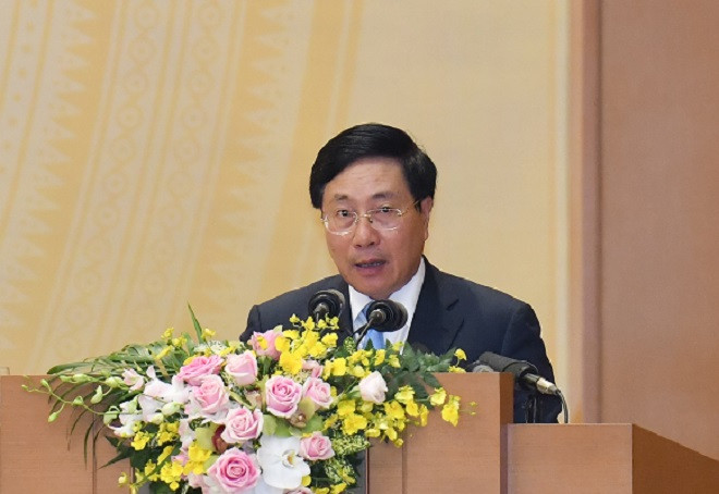 Thay mặt Chính phủ, Phó Thủ tướng, Bộ trưởng Ngoại giao Phạm Bình Minh trình bày Báo cáo kiểm điểm công tác chỉ đạo, điều hành của Chính phủ năm 2018. Thay mặt Chính phủ, Phó Thủ tướng, Bộ trưởng Ngoại giao Phạm Bình Minh trình bày Báo cáo kiểm điểm công tác chỉ đạo, điều hành của Chính phủ năm 2018.