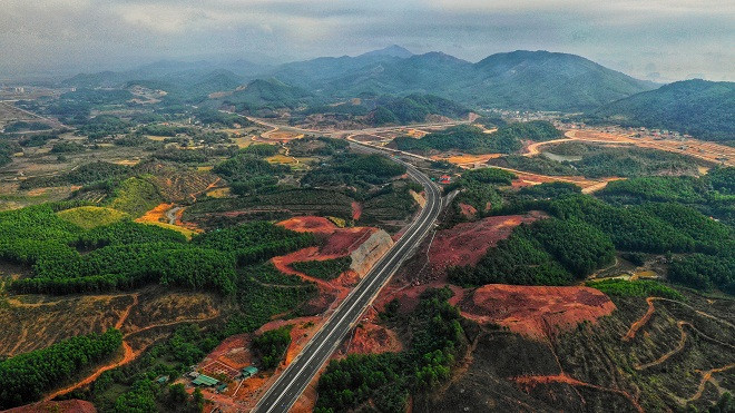Tuyến đường cao tốc Hạ Long – Vân Đồn sẽ chính thức thông tuyến ngày 30/12/2018.