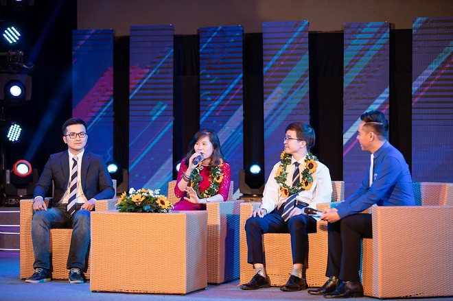 Top 10 Quả Cầu Vàng giao lưu cùng khán giả Top 10 Quả Cầu Vàng giao lưu cùng khán giả