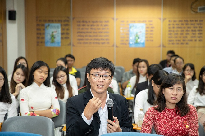 TS. Đinh Minh Quang, SN 1983 (Trưởng phòng thí nghiệm Động vật học, Khoa Sư phạm, ĐH Cần Thơ) giao lưu tại Tập đoàn Tân Hiệp Phát. TS. Đinh Minh Quang, SN 1983 (Trưởng phòng thí nghiệm Động vật học, Khoa Sư phạm, ĐH Cần Thơ) giao lưu tại Tập đoàn Tân Hiệp Phát.