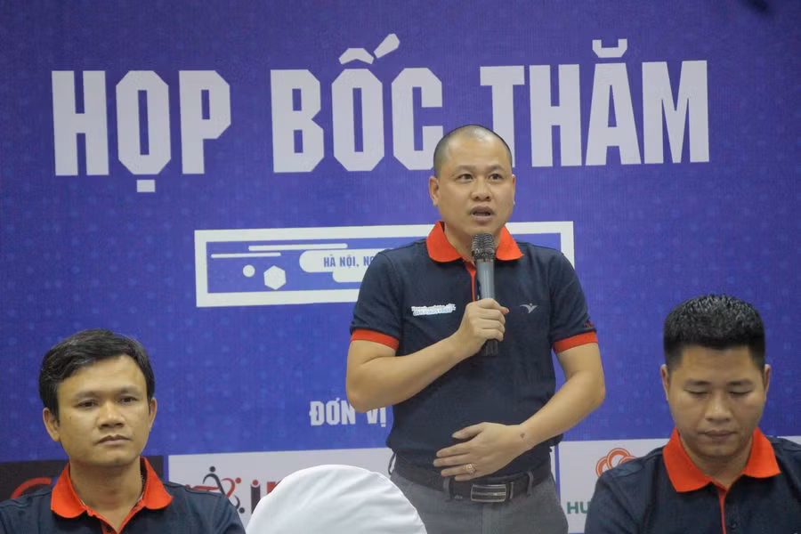 Nhà báo Nguyễn Nam Thắng - Trưởng ban tổ chức giải phát biểu.