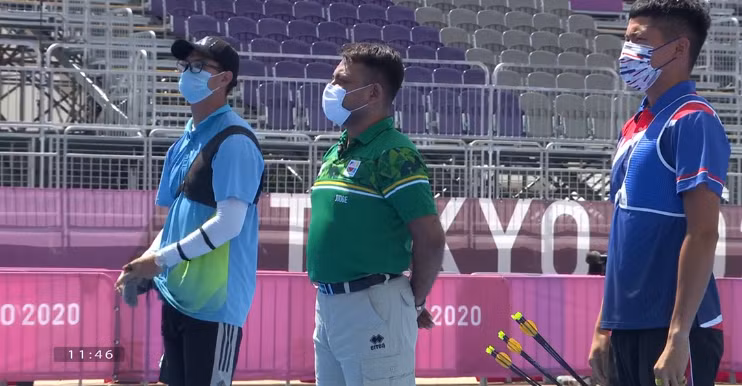 Nguyễn Hoàng Phi Vũ thi đấu với vận Tang Chih-chun (vòng 1/32 cung 1 dây cá nhân) tại thế vận hội Olympic Tokyo 2020.