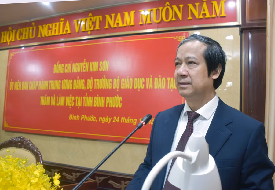 Bộ trưởng Bộ GD&amp;ĐT Nguyễn Kim Sơn lưu ý 5 vấn đề cho phát triển GD&amp;ĐT tại Bình Phước trong thời gian tới.